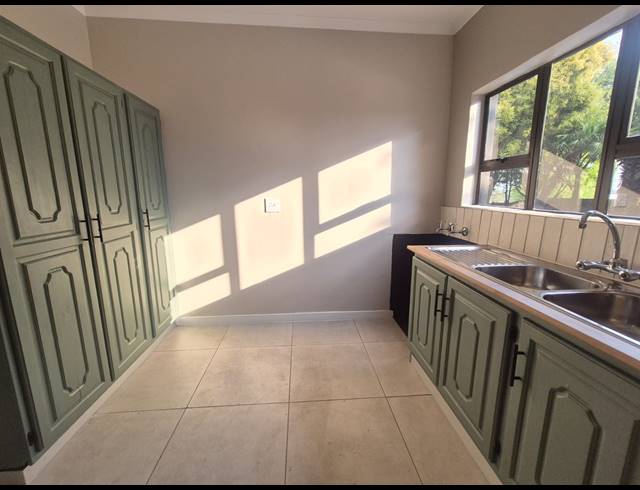 4 BEDROOM HOUSE FOR SALE IN VANDERBIJLPARK SE 3